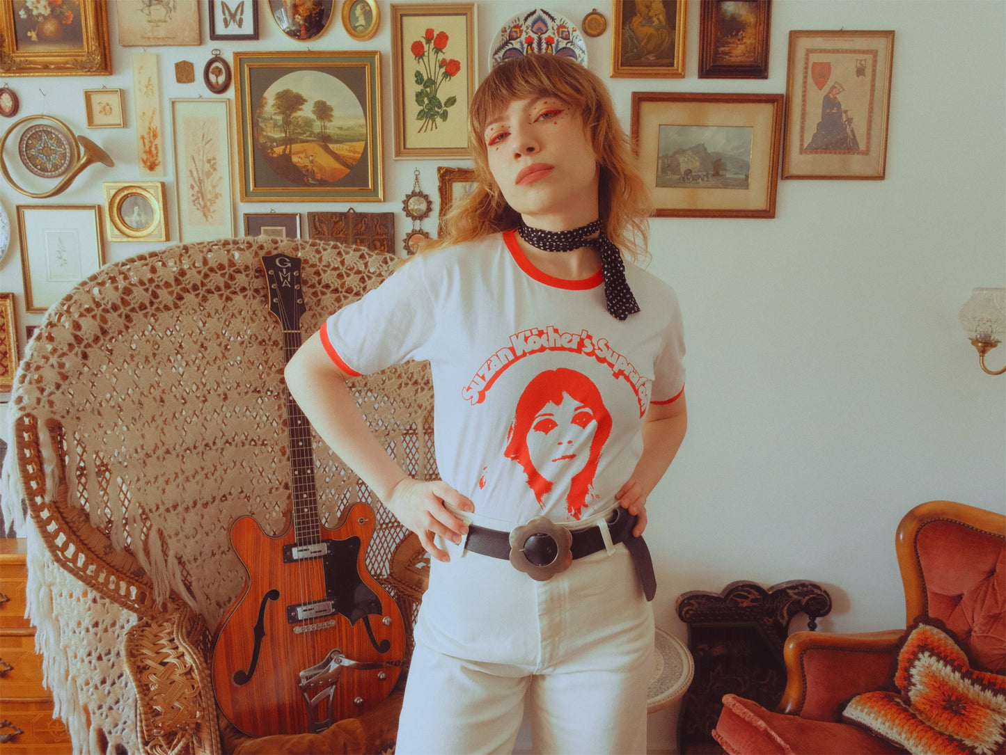Le Temps De L'amour Ringer T-Shirt