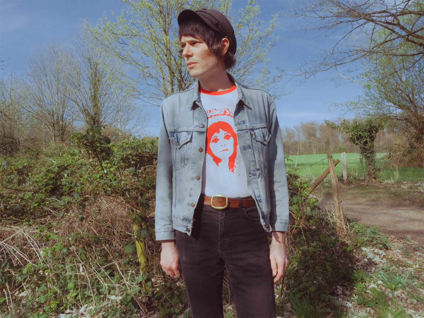 Le Temps De L'amour Ringer T-Shirt